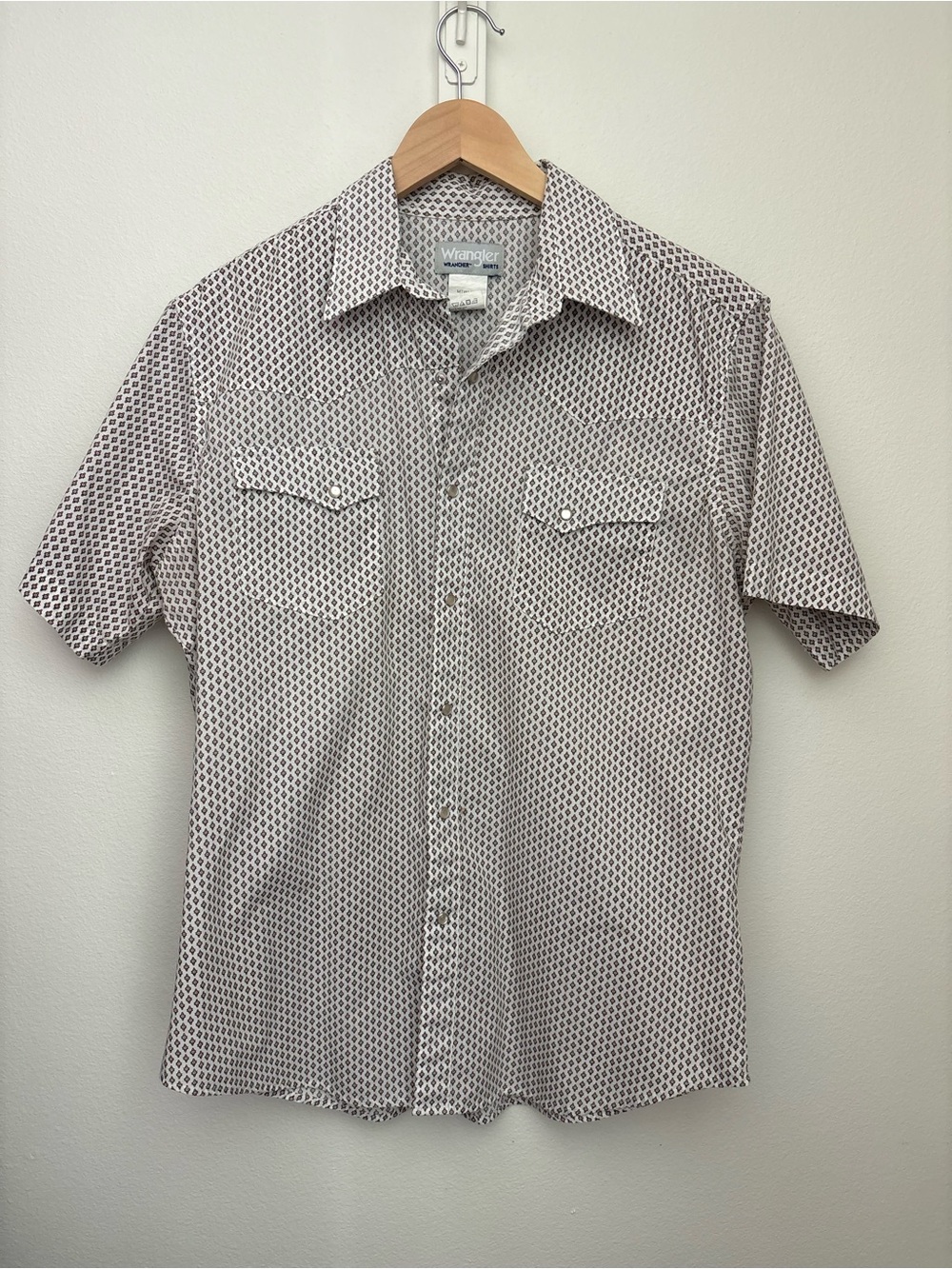 Wrangler Men’s Short Sleeve Button-Up Shirt - White with Navy Geo Print